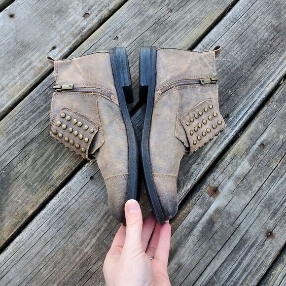 Lucky Brand Dosey Rustic Double Buckle Leather Studded Ankle Boots Booties 7M - Picture 4 of 8